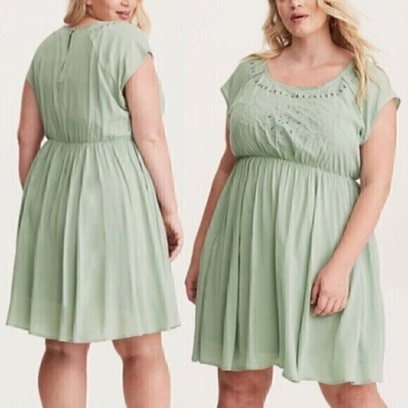 TORRID 1 Plus Size Mint Green Eyelet Skater Dress Solid Cap Sleeve Boho Shift 1X - Picture 1 of 13
